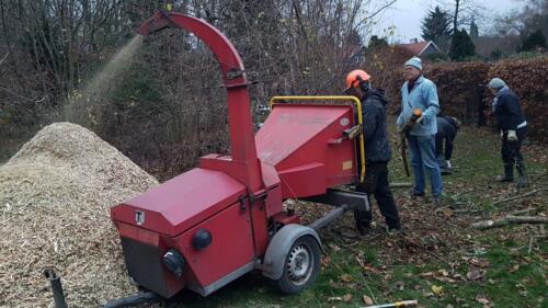 2019_Arbejdsdag_Efterår_Flismaskine kørte i 4 timer. Foto: Niller