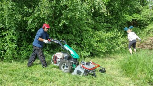 Jan slår græsset - igen igen