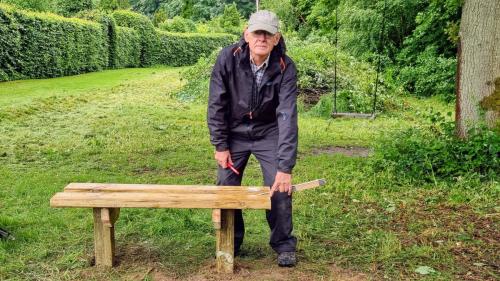 Peter sørger for de rigtige snit og mål