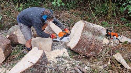 De nederste skiver var 1 meter i diameter og vi savede dem op i halve