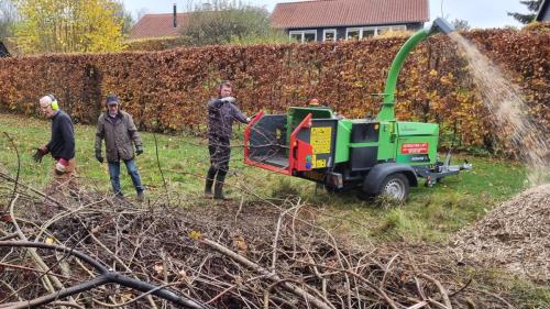 Den lejede flismaskine kørte både fredag og lørdag
